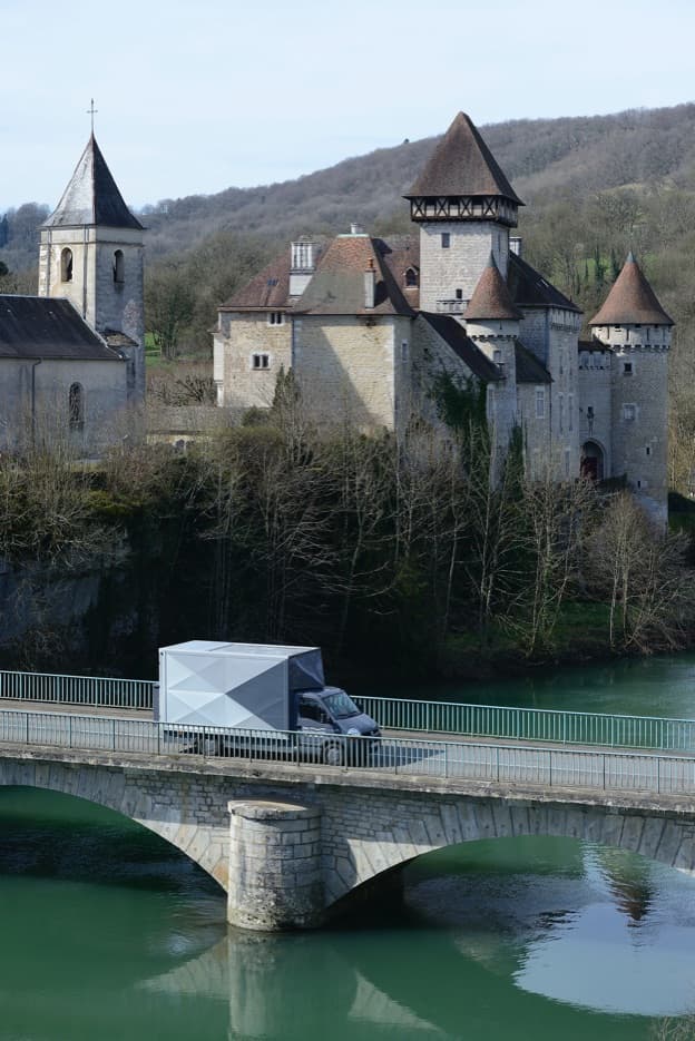 Le Satellite, camion d'exposition itinérant du Frac Franche-Comté. Photo © Nicolas Waltefaugle