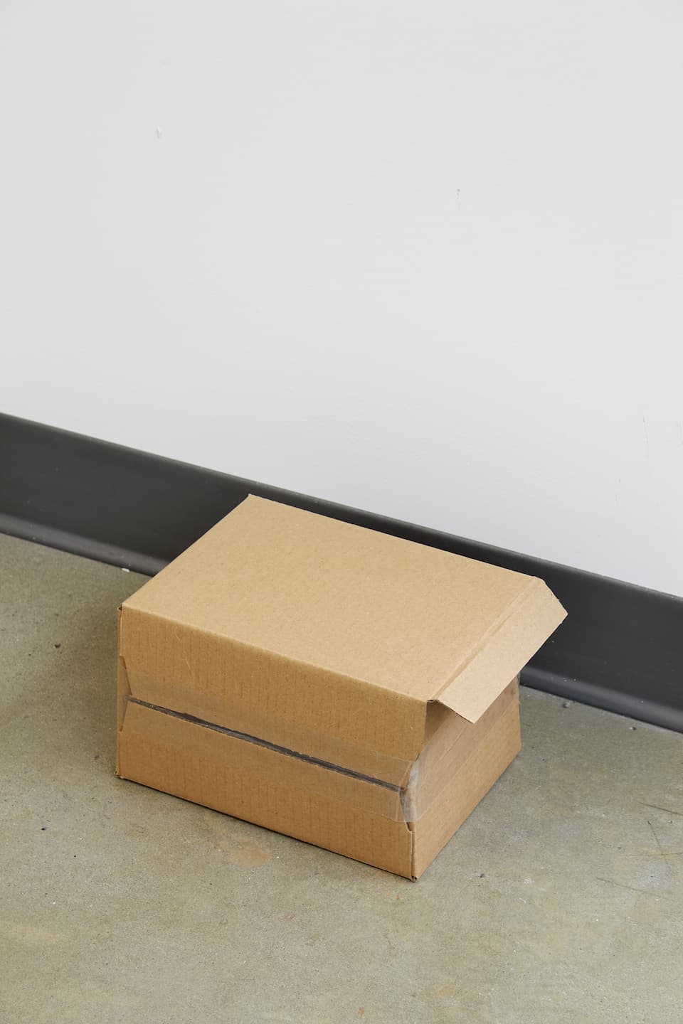 Loïc Blairon, Untitled, 2018. Carton, 30 x 18 x 17 cm. Achat à l’artiste. Collection IAC, © Loïc Blairon