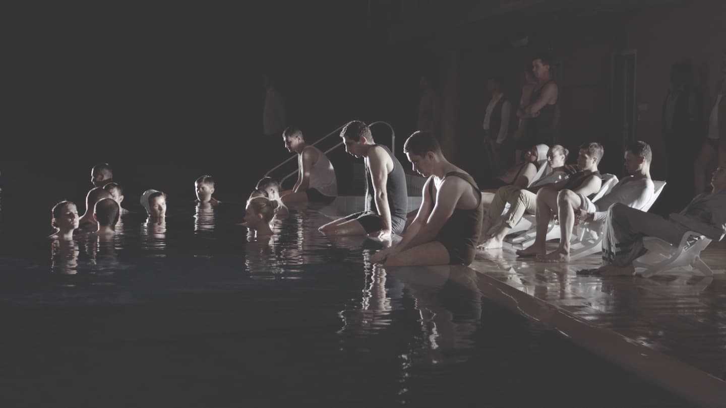 Polina Kanis, The Pool, 2015. Installation vidéo, couleur 16:9, sonore. Durée : 9'36''. 4/5. Achat à l’artiste Collection Frac Bretagne. © droits réservés