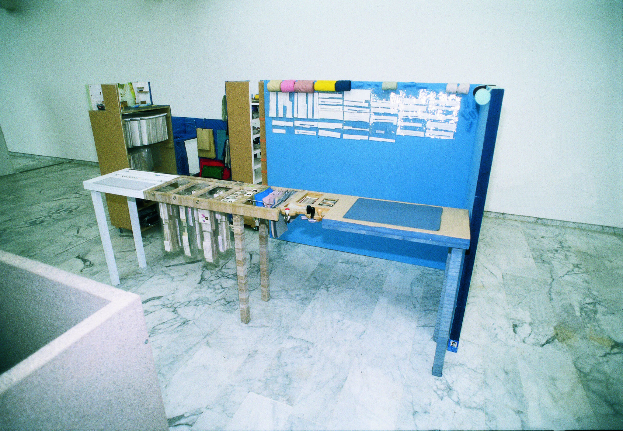 Tatiana TROUVÉ, Module administratif de l'ensemble Bureau des Activités Implicites, 1997 © Adagp, Paris, 2023