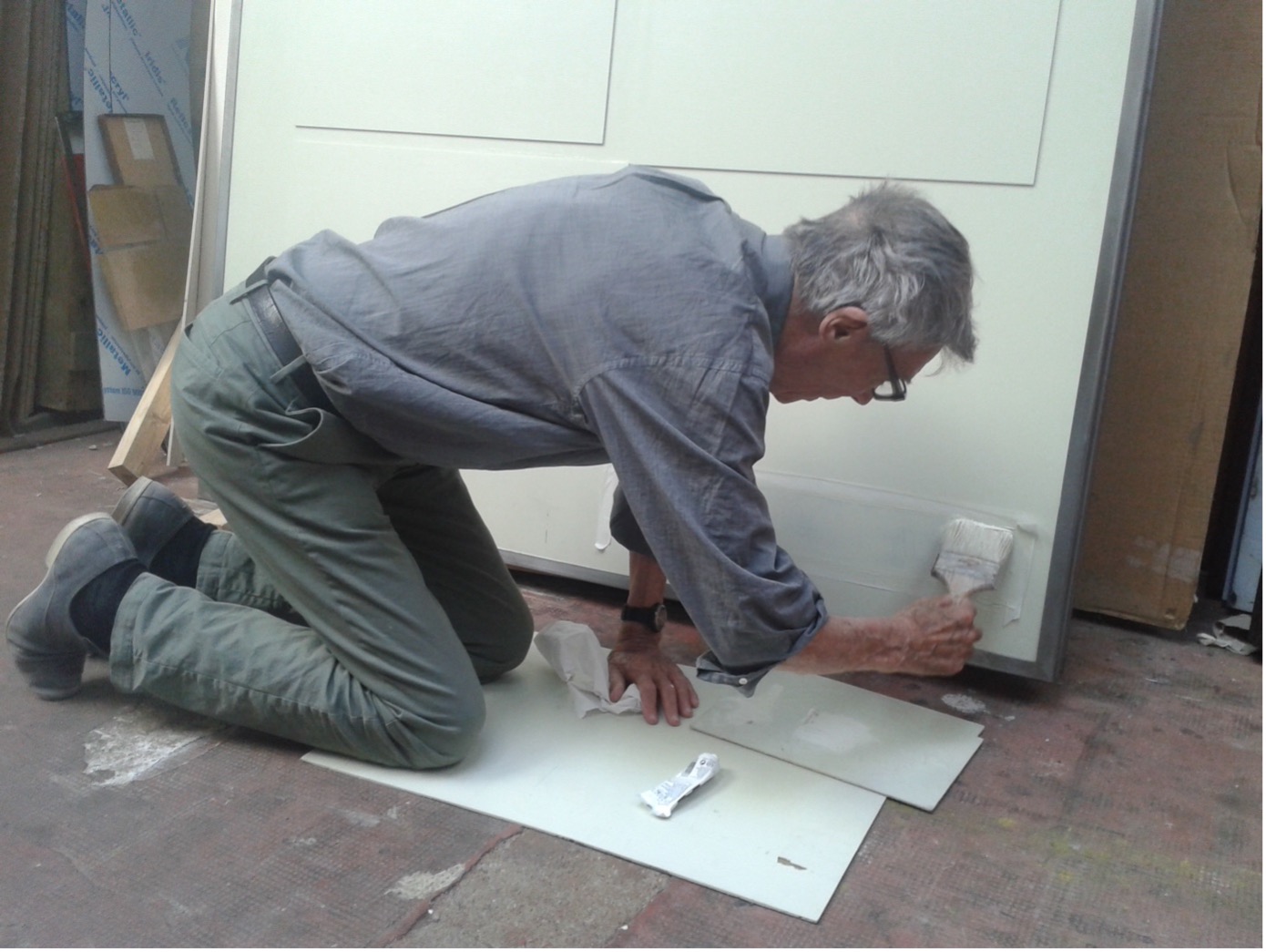 Jean-Pierre Bertrand dans son atelier, 2015, Photo : Emmanuel Latreille