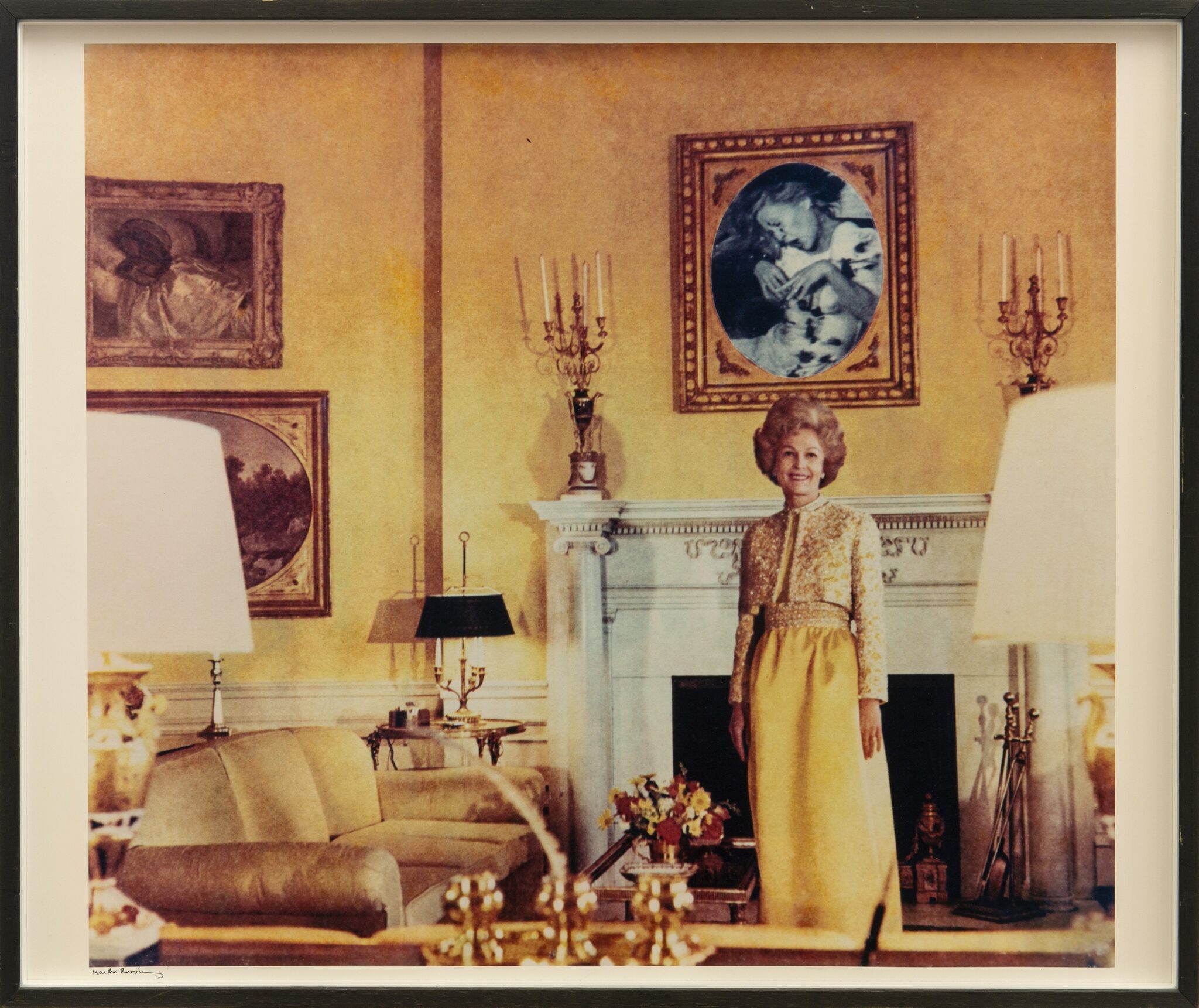 Martha Rosler, First Lady (Pat Nixon), de la série House Beautiful: Bringing the War Home, 1967-1972. Collection Frac Bretagne © Martha Rosler. Crédit photographique : Marc Domage