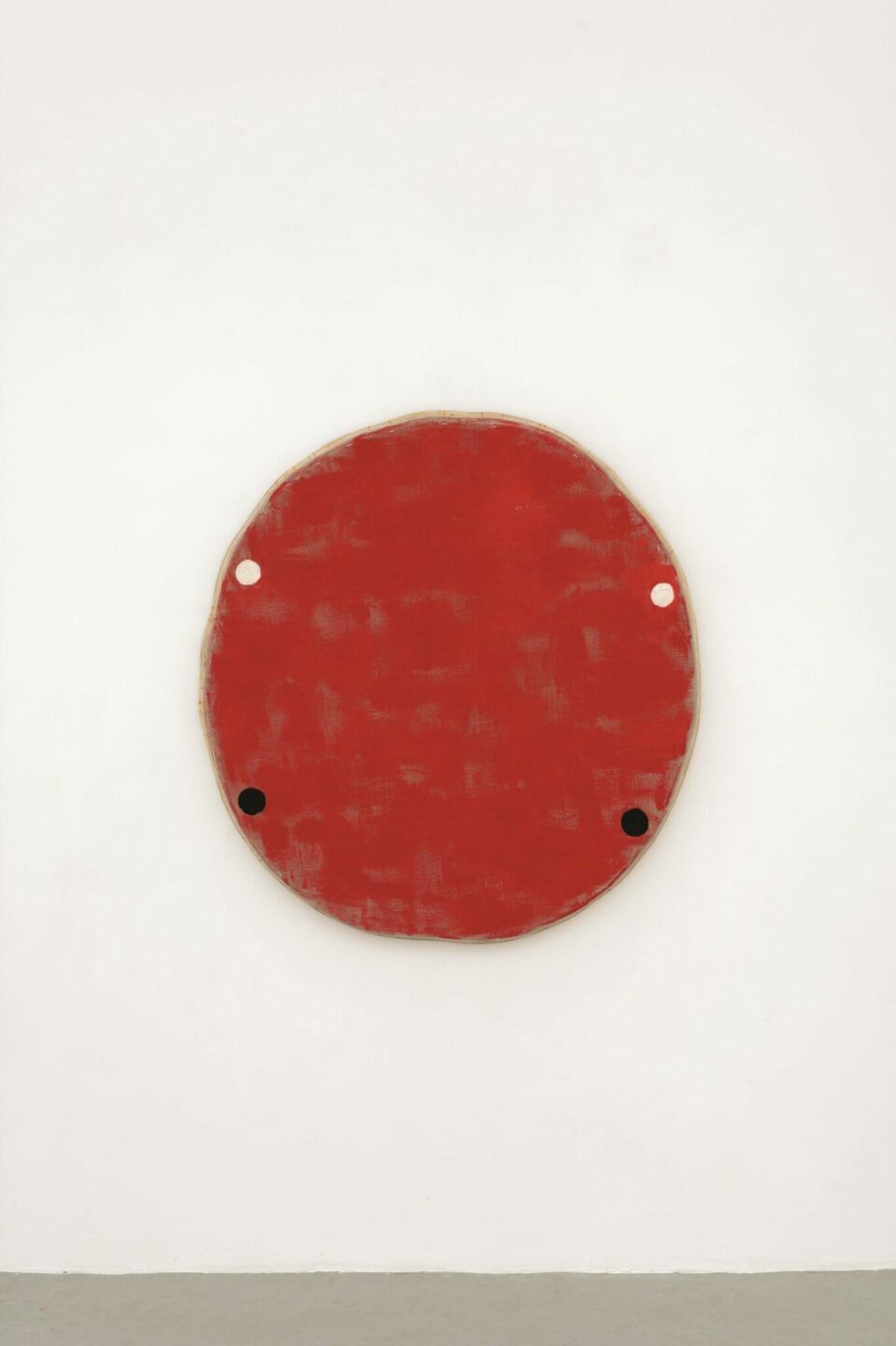 Otis Jones, Red Circle with Two White and Two Black Circles, 2019, Acrylique sur toile sur panneau de bois 122 x 113 x 10 cm, Année d'acquisition : 2023