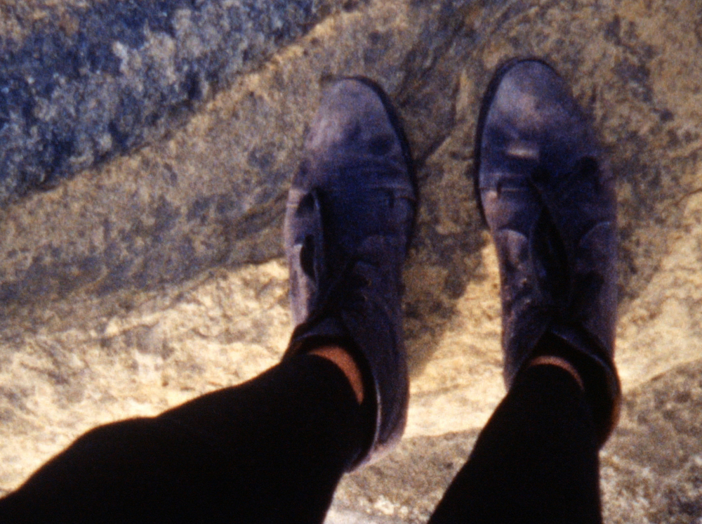 Capture vidéo : Basma Alsharif, Deep Sleep, 2014. Vidéo, film Super 8 transféré sur support numérique HD, 12 minutes 37 secondes. Collection du Frac Bretagne. © Basma Alsharif.