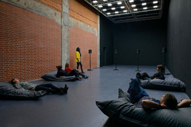 Angelica Mesiti, The Swarming Song, 2021. Collection Frac Franche-Comté. © Angelica Mesiti. Photo : Angelica Mesiti