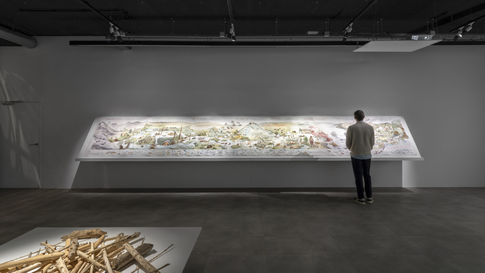 Suzanne Husky, L&rsquo;histoire des alliances alterpolitiques avec le peuple castor,2024 - Vue de l'exposition "Suzanne Husky : Le temps profond des rivi&egrave;res", 2024, Drawing Lab, Paris - Cr&eacute;dit photographique : Nicolas Brasseur