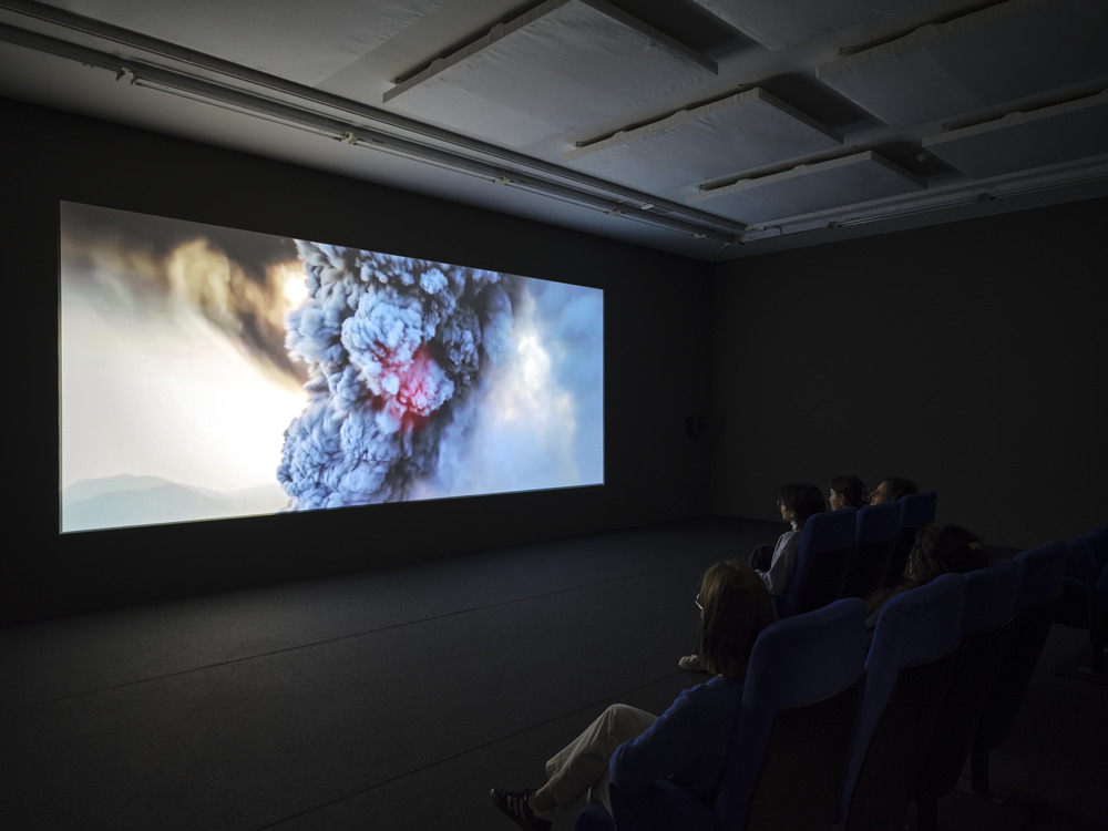 Denise Ferreira da Silva et Arjuna Neuman, Soot Breath // Corpus Infinitum, 2019-2020 - Vue de l'expositon "In The hours Between Dawns", Institut d&rsquo;art contemporain, Villeurbanne, du 7 f&eacute;vrier au 13 avril 2025 - Cr&eacute;dit photographique : Thomas Lannes