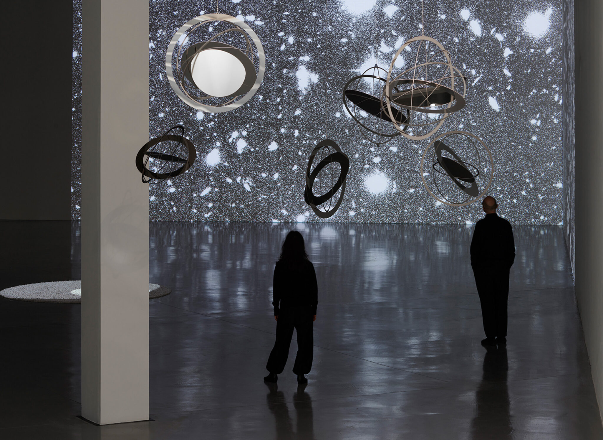 Vue de l'exposition d'Angela Detanico & Rafael Lain, Champ étoilé, 2026, Frac Sud - Cité de l'art contemporain, Marseille Crédit photo : Marc Domage