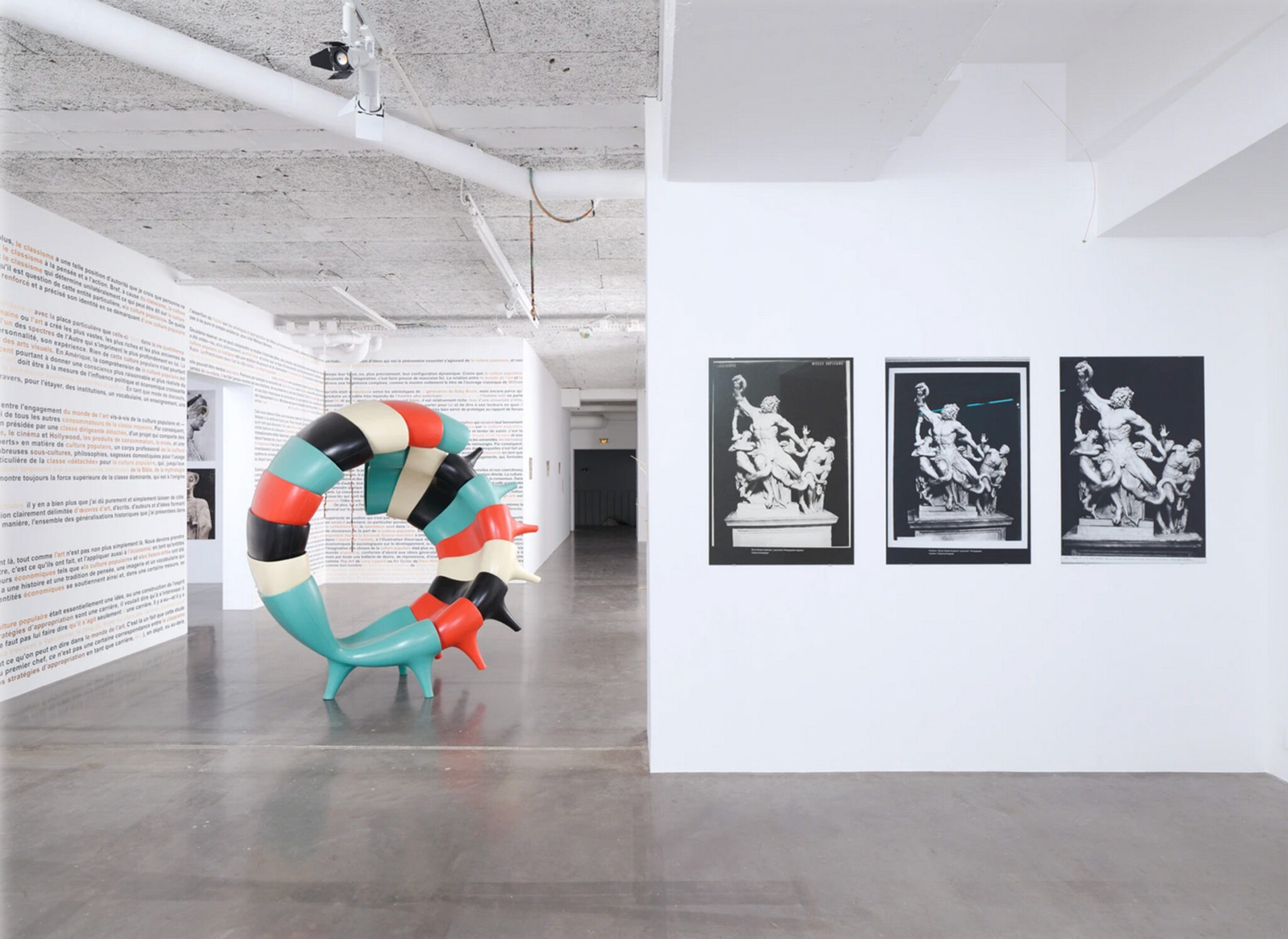 Vue d'exposition, Le Syndrome de Bonnard ou l'impermanence des œuvres, Frac île-de-France, Le Plateau, Paris. Photo : Aurélien Mole.