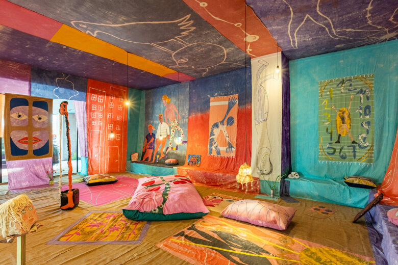 Celina Eceiza, Un nido es una fruta que se hincha / Un nid est un fruit qui gonfle, 2025. Vue de l&rsquo;installation &agrave; la 18e Biennale d&rsquo;Istanbul. Commissaire : Christine Tohm&eacute; &copy; Celina Eceiza. Photo : IKSV.